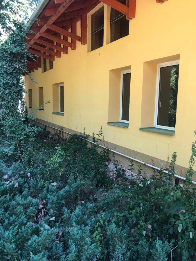 Podlovics Tanya Panzio Apartment Kemecse Ngoại thất bức ảnh