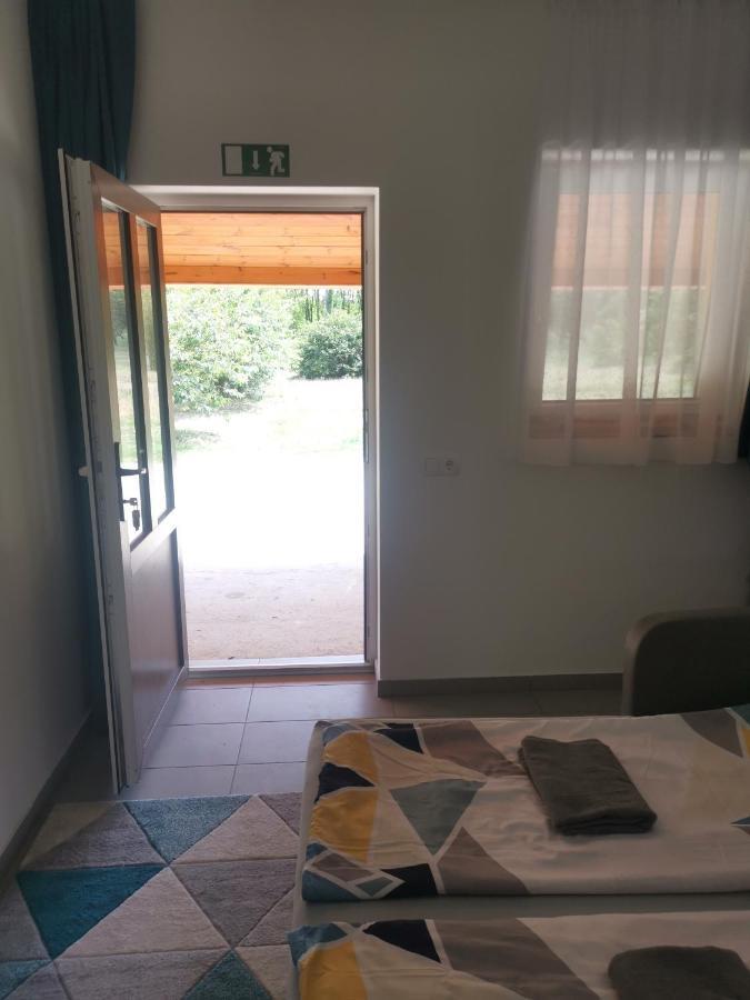 Podlovics Tanya Panzio Apartment Kemecse Ngoại thất bức ảnh