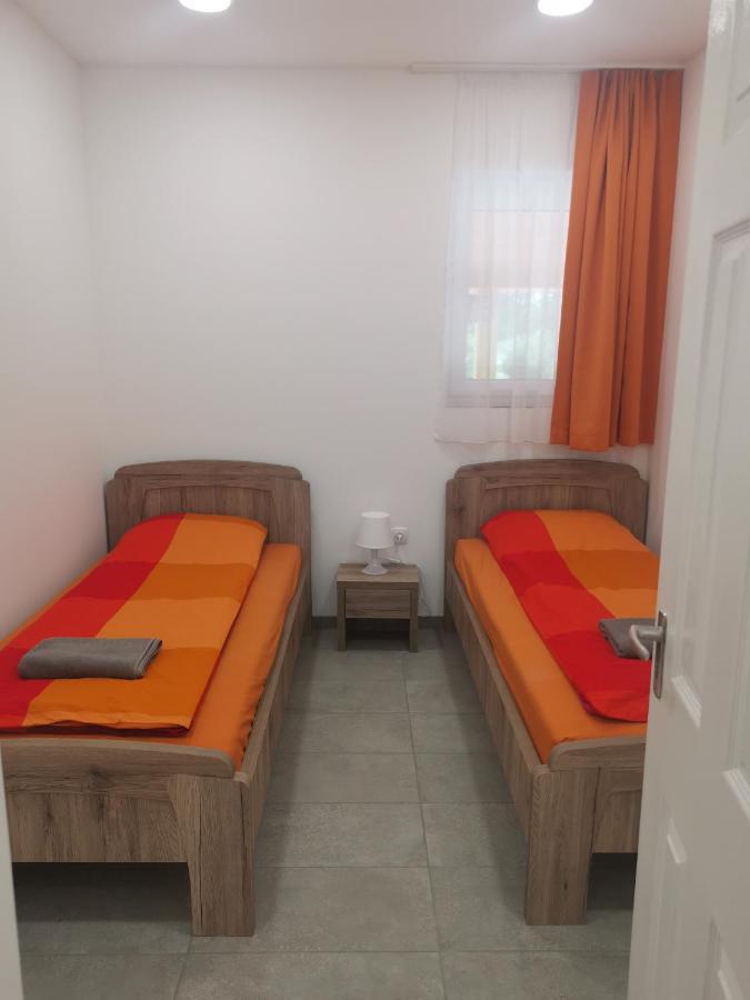 Podlovics Tanya Panzio Apartment Kemecse Ngoại thất bức ảnh