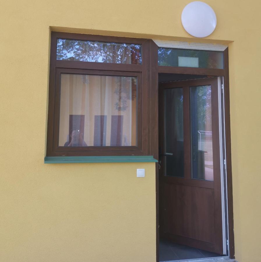 Podlovics Tanya Panzio Apartment Kemecse Ngoại thất bức ảnh