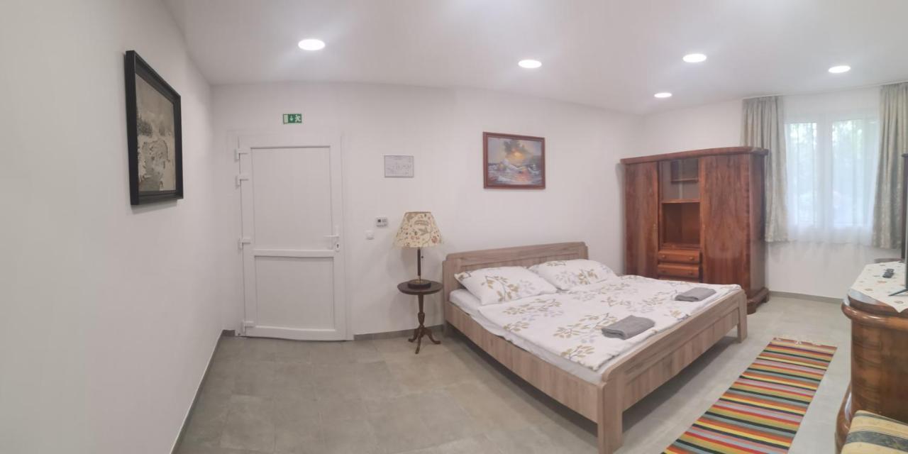 Podlovics Tanya Panzio Apartment Kemecse Ngoại thất bức ảnh
